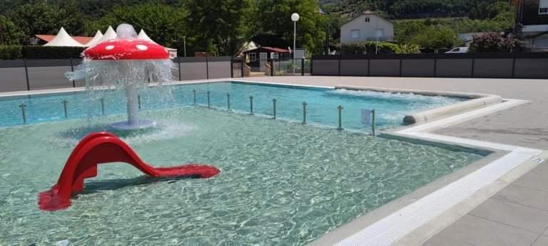Chalet Pour 5 Personnes Equipe Sur Emplacement Privatif Dans Camping 4 Etoiles Appartenant Et Gere Par Un Particulier Hotell Foix Exteriör bild