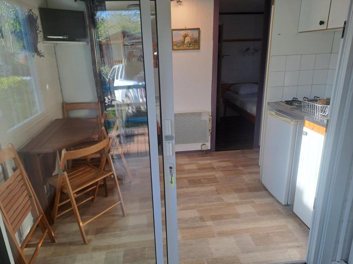 Chalet Pour 5 Personnes Equipe Sur Emplacement Privatif Dans Camping 4 Etoiles Appartenant Et Gere Par Un Particulier Hotell Foix Exteriör bild