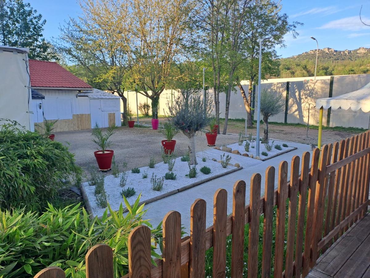 Chalet Pour 5 Personnes Equipe Sur Emplacement Privatif Dans Camping 4 Etoiles Appartenant Et Gere Par Un Particulier Hotell Foix Exteriör bild