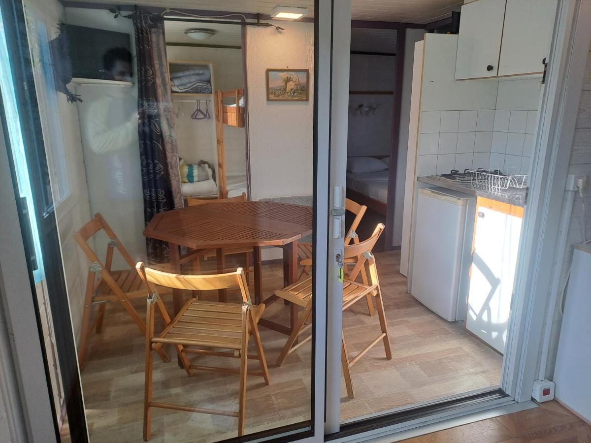 Chalet Pour 5 Personnes Equipe Sur Emplacement Privatif Dans Camping 4 Etoiles Appartenant Et Gere Par Un Particulier Hotell Foix Exteriör bild