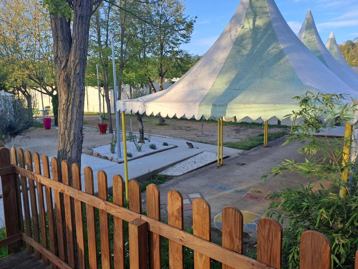 Chalet Pour 5 Personnes Equipe Sur Emplacement Privatif Dans Camping 4 Etoiles Appartenant Et Gere Par Un Particulier Hotell Foix Exteriör bild